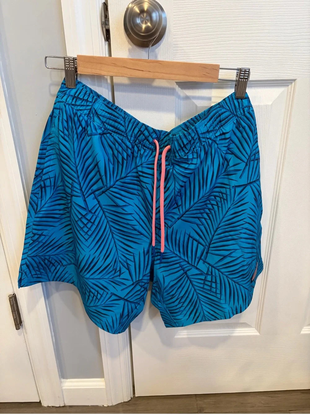 Vineyard Vines Blue Palm-Print Swim Shorts with Pink Drawstring